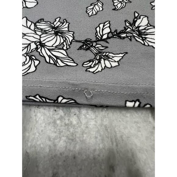 Tahari Gray Floral Print Camisole Sleep Top Lace Woman Size Medium Comfy Stretch - Picture 5 of 9